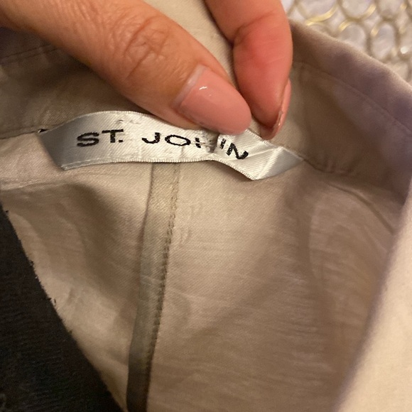 St. John Cream Button-Up Blouse size L - Picture 2 of 4